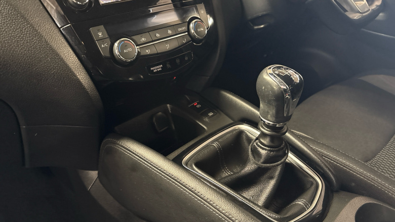 Nissan Qashqai 1.3 DiG-T 160 Acenta Premium 5dr Petrol Hatchback